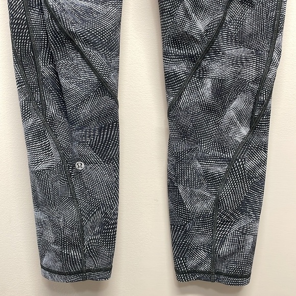 Lululemon Time To Sweat Crop Free Spirit Alpine White Black 8 - Picture 6 of 16